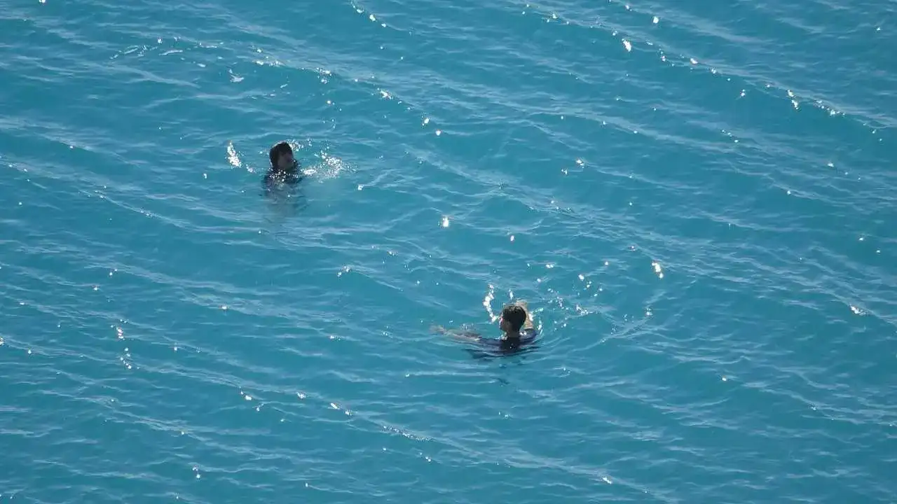 Antalya’da Deniz Keyfi Soğuk Havayı Umursamadı 2